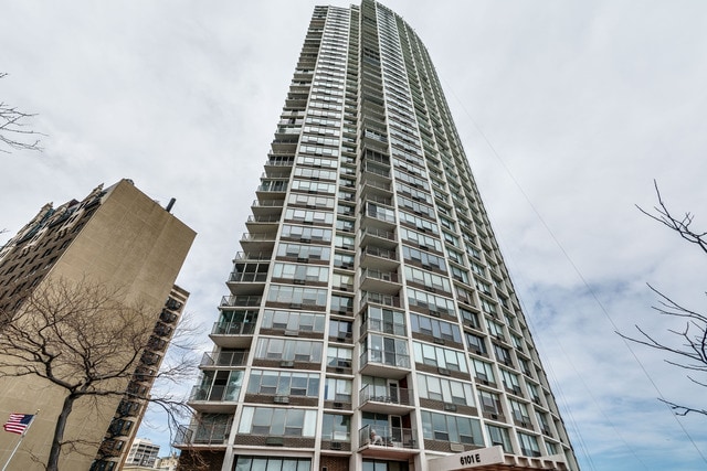 East Point Condo Remodel - 6101 N Sheridan Ave (Lakeview)
